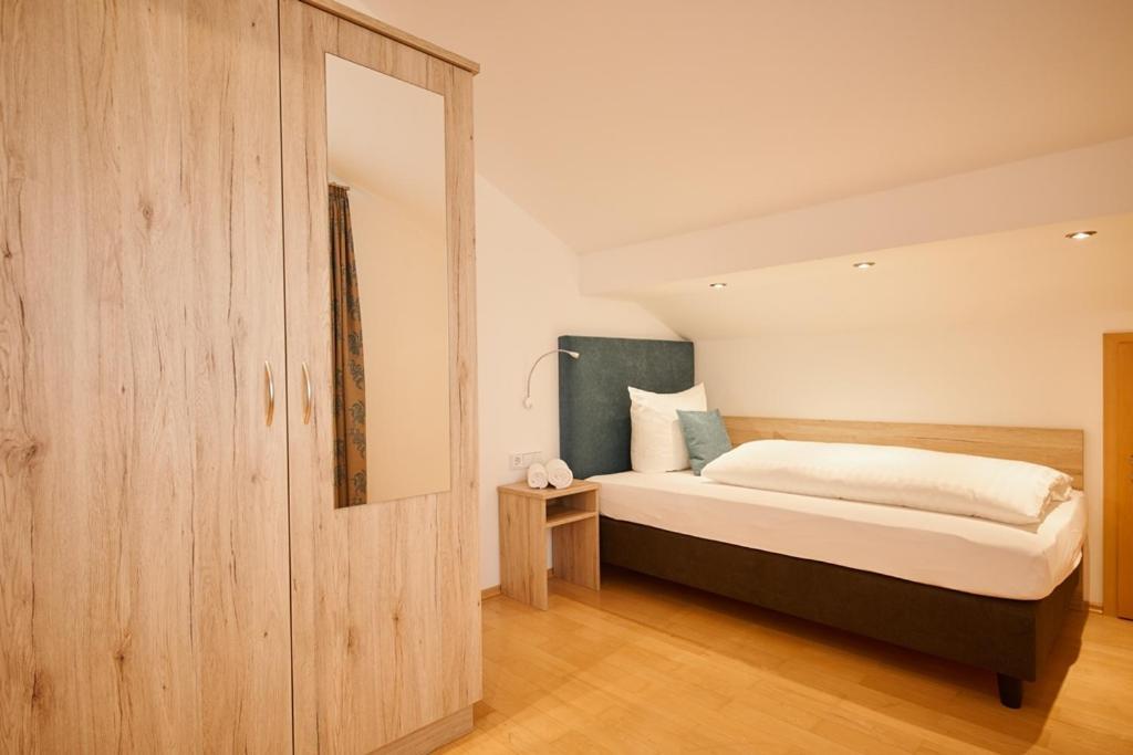 Hotel Seeblick & Ferienwohnung Bad Endorf Exterior photo